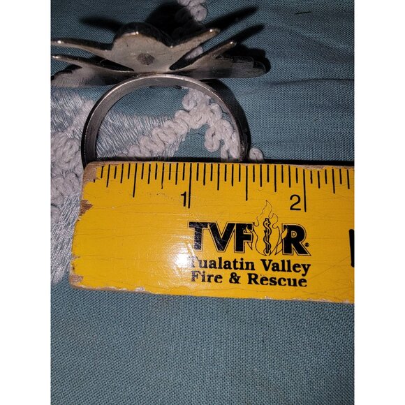 Set Of 2 Silver Bee Napkin Rings Rustic Metal Design Collectible Table Accessory - Picture 3 of 5